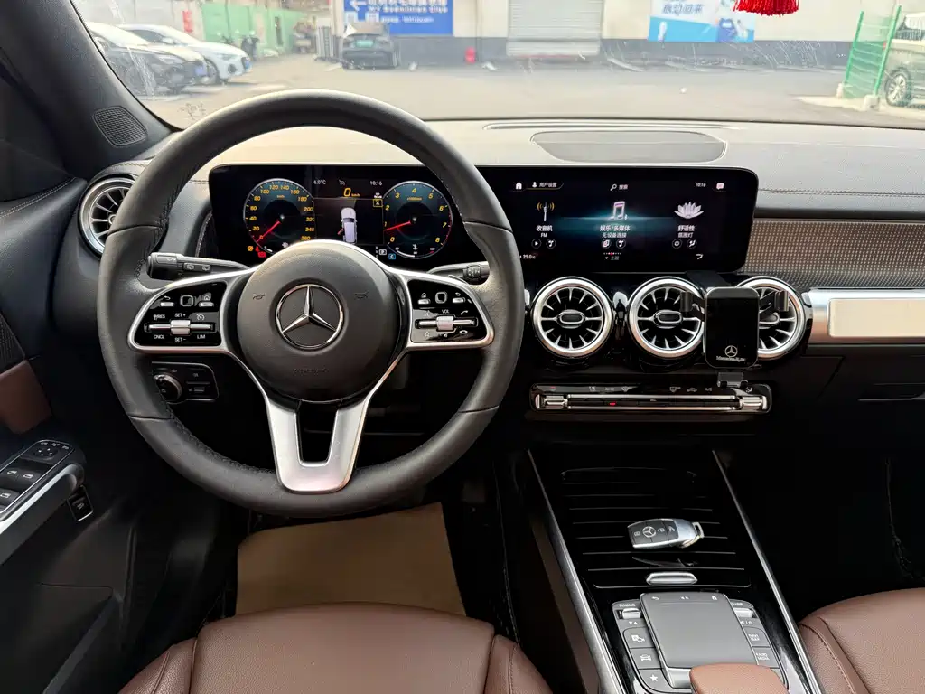 Mercedes-Benz GLB 2023