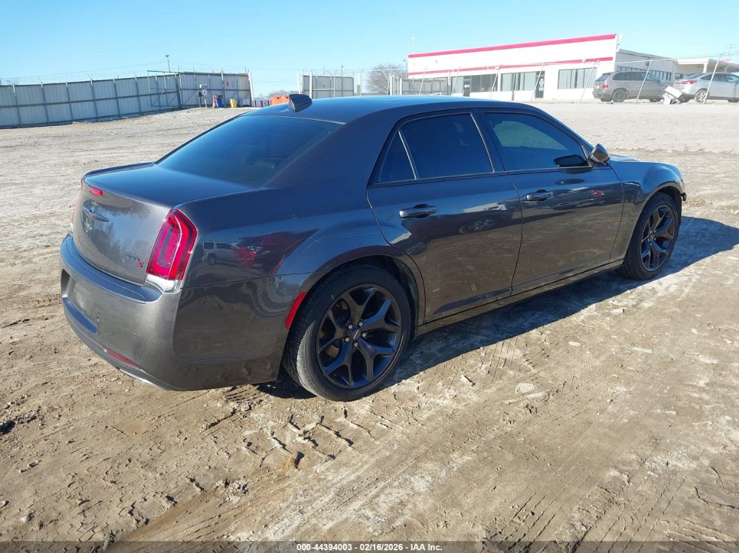 Chrysler 300 2021