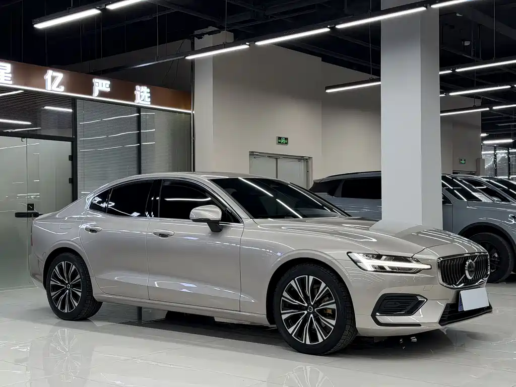 Volvo S60 2023