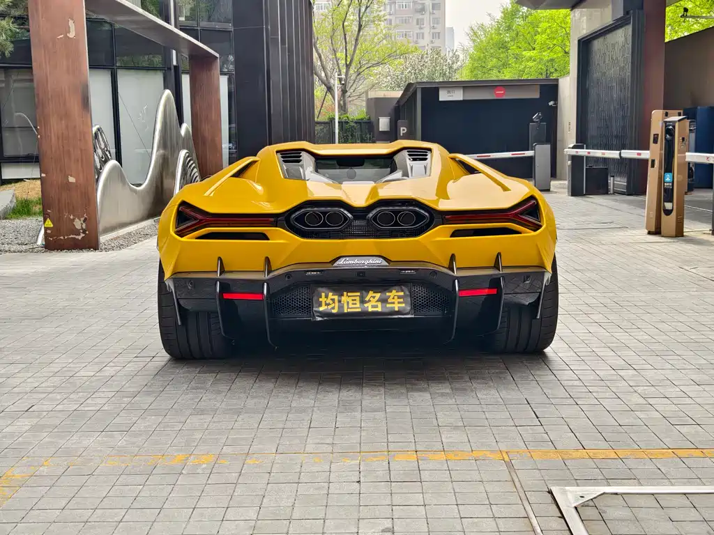 Lamborghini Revuelto 2025