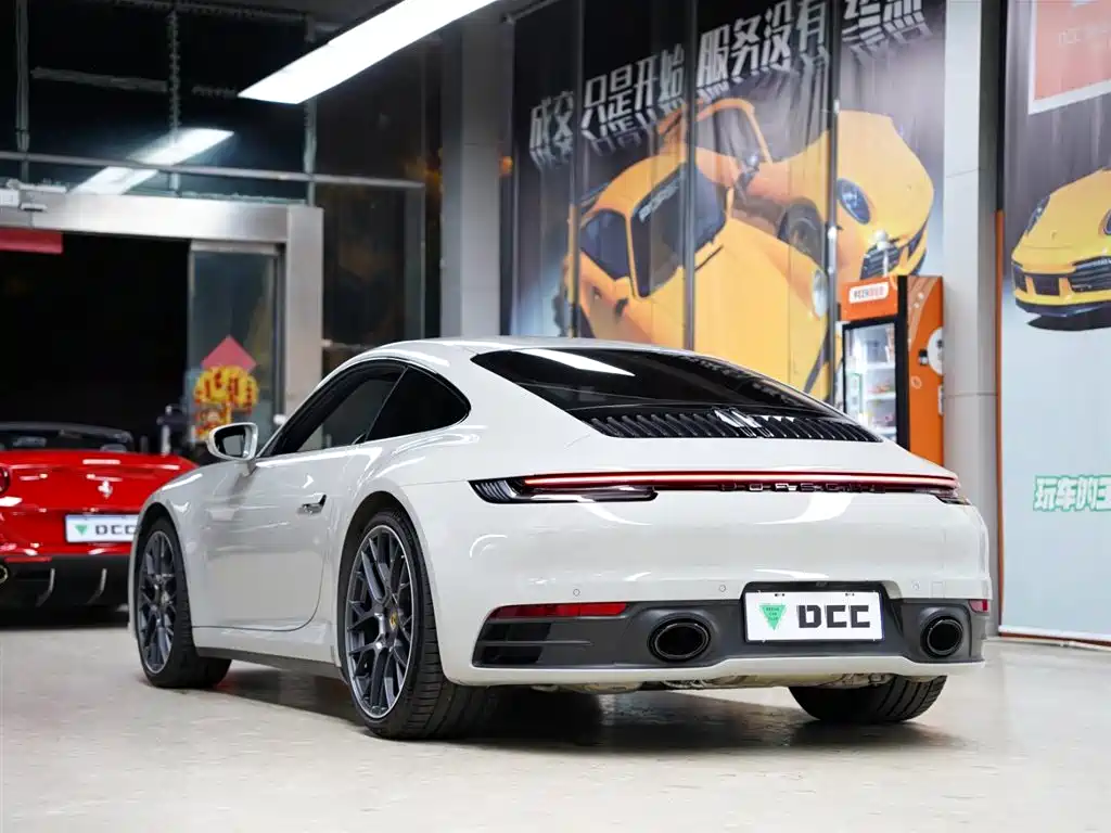 Porsche 911 2023