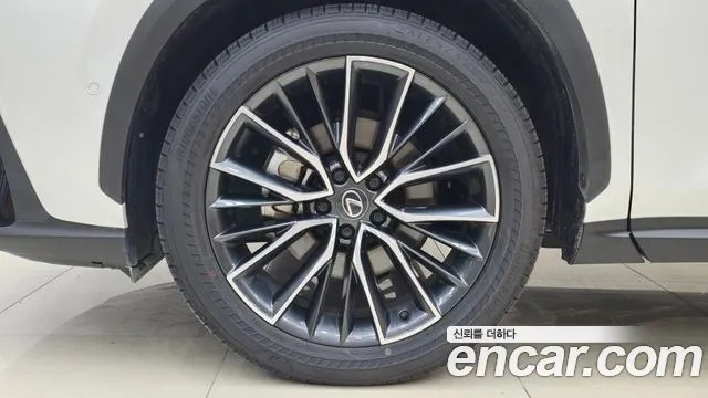 Lexus NX 2024