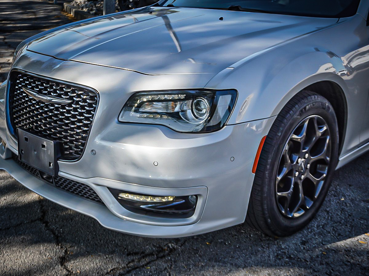 Chrysler 300 2023