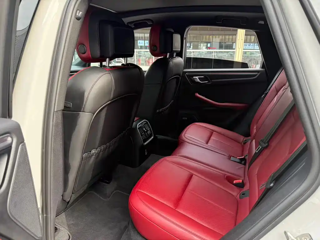 Porsche Macan 2021