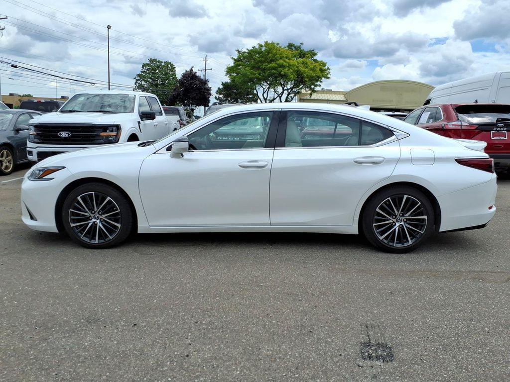 Lexus ES 2024