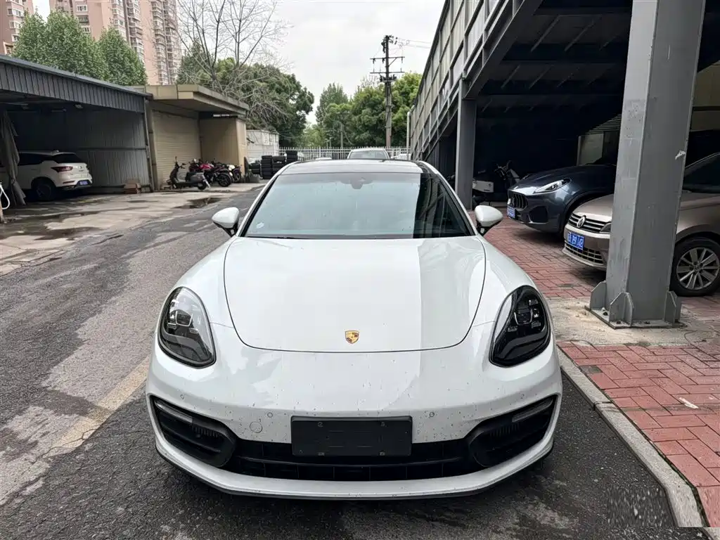 Porsche Panamera 2023