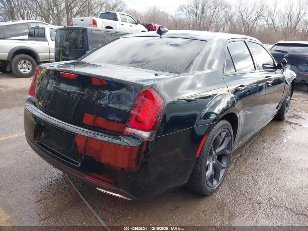 Chrysler 300 2023