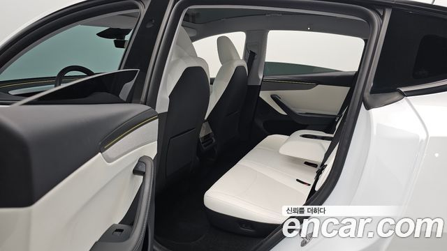 Tesla Model Y 2025