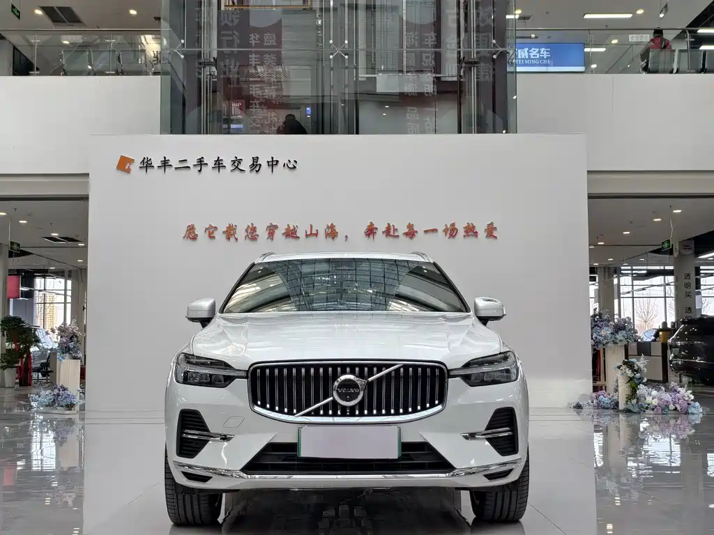 Volvo XC60 2025