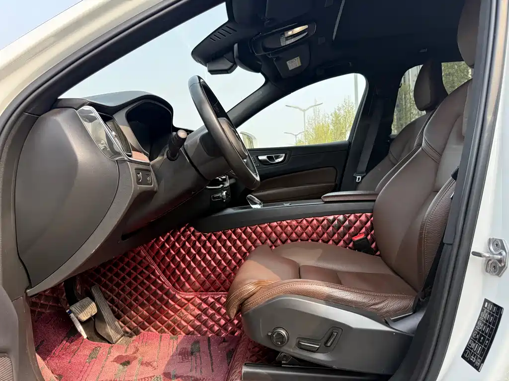 Volvo XC60 2022