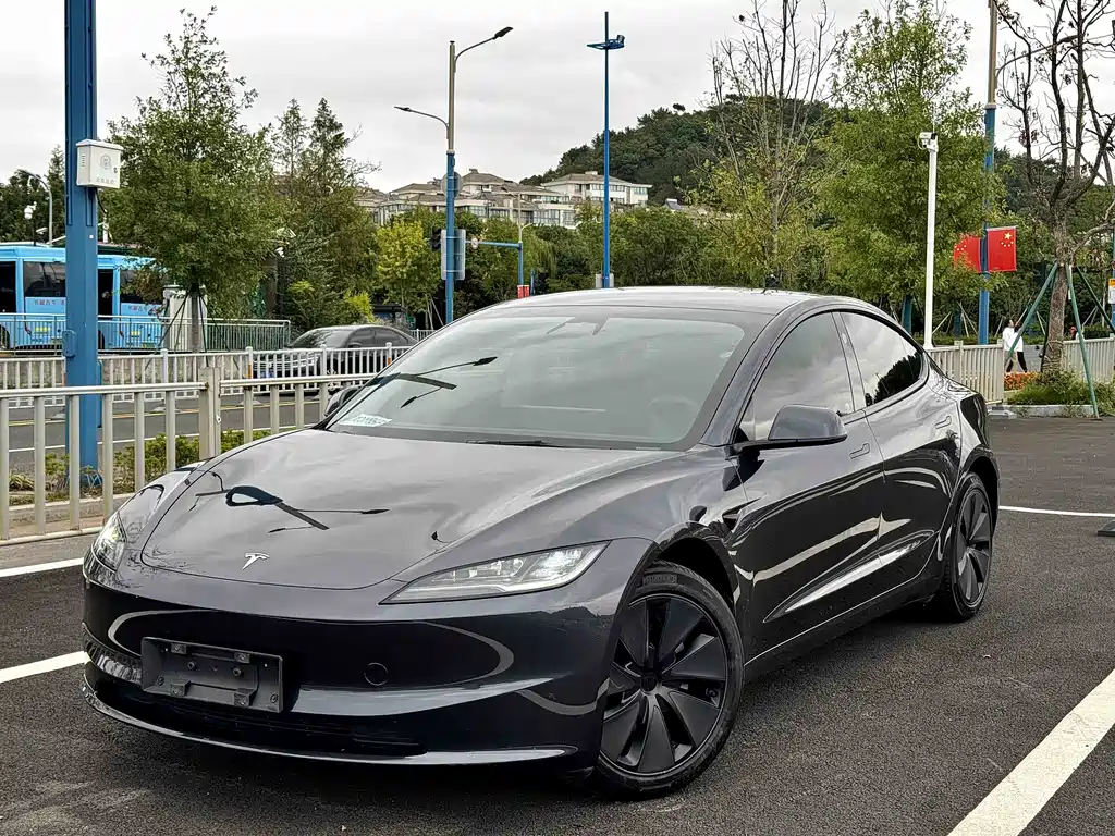 Tesla Model 3 2024