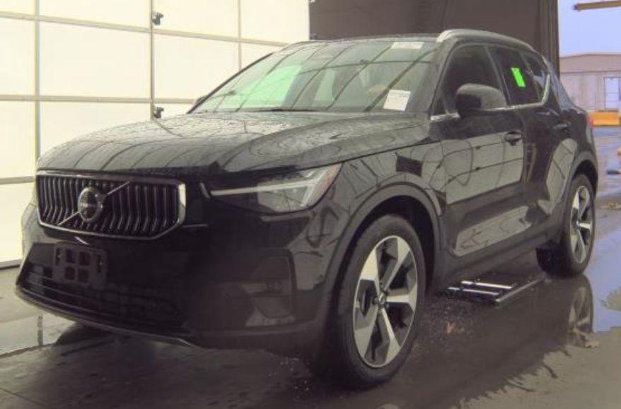 Volvo XC40 2025