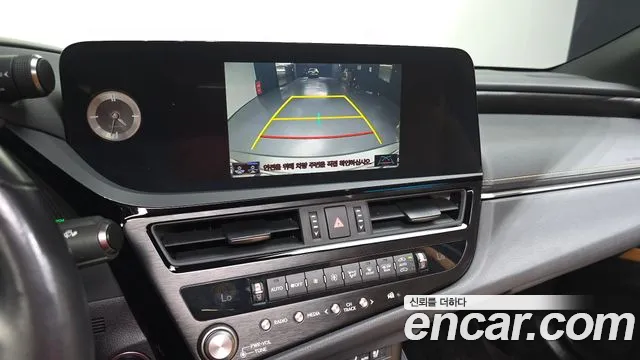 Lexus ES 2021