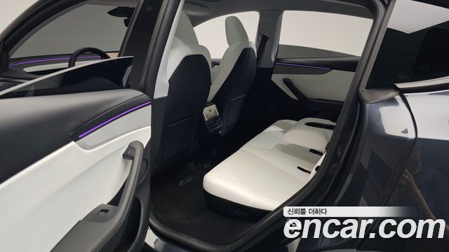 Tesla Model Y 2025