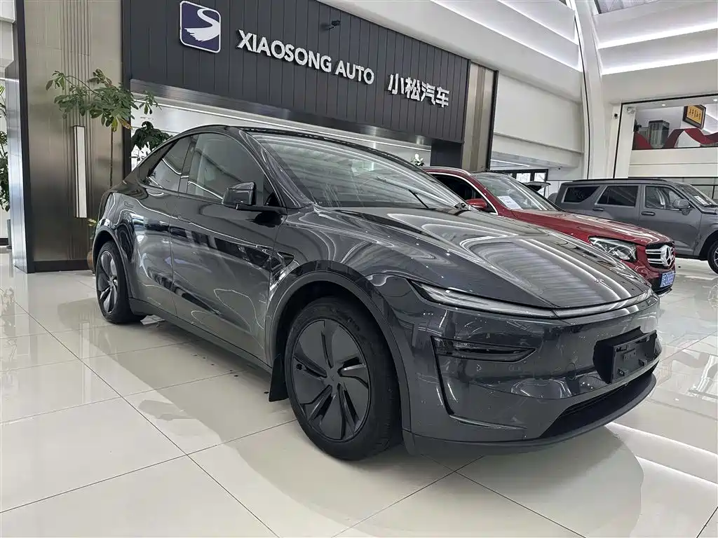 Tesla Model Y 2025