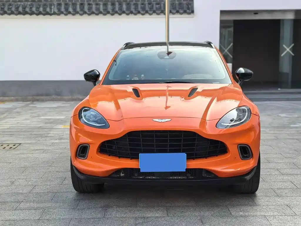 Aston Martin DBX 2021