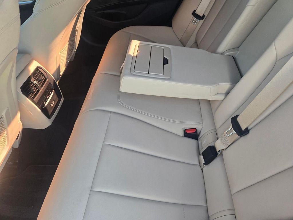 BMW 330 2021