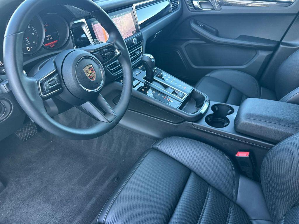 Porsche Macan 2025