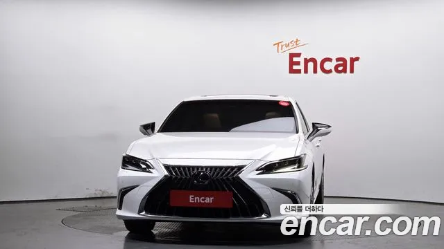 Lexus ES 2023