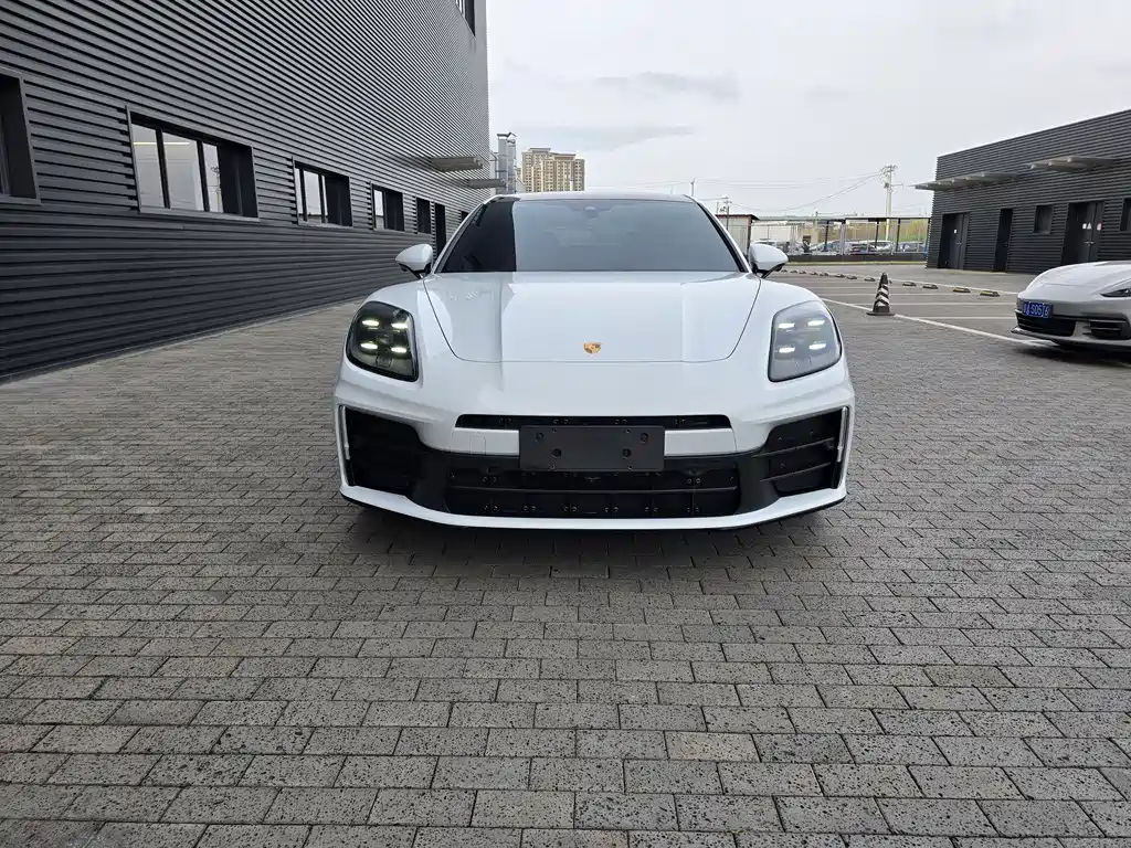 Porsche Panamera 2025