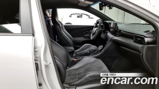 Hyundai Veloster 2021