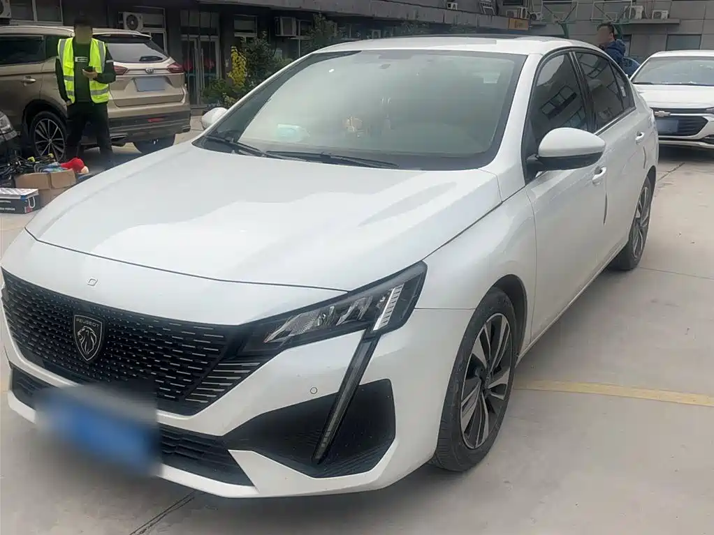 Peugeot 408 2023