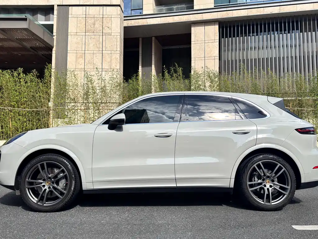 Porsche Cayenne 2022