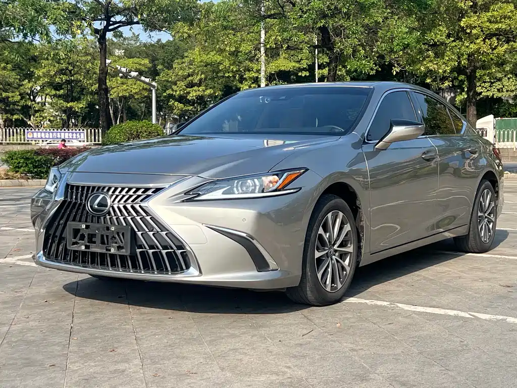 Lexus ES 2023