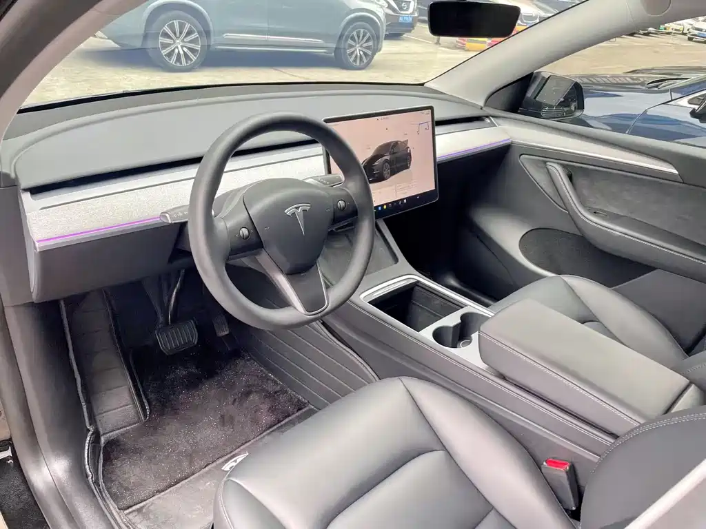 Tesla Model Y 2024