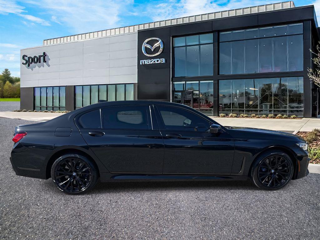 BMW 750 2022