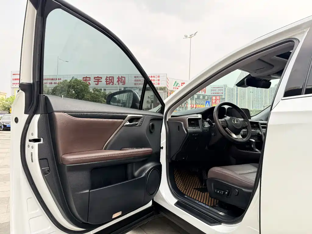 Lexus RX 2022