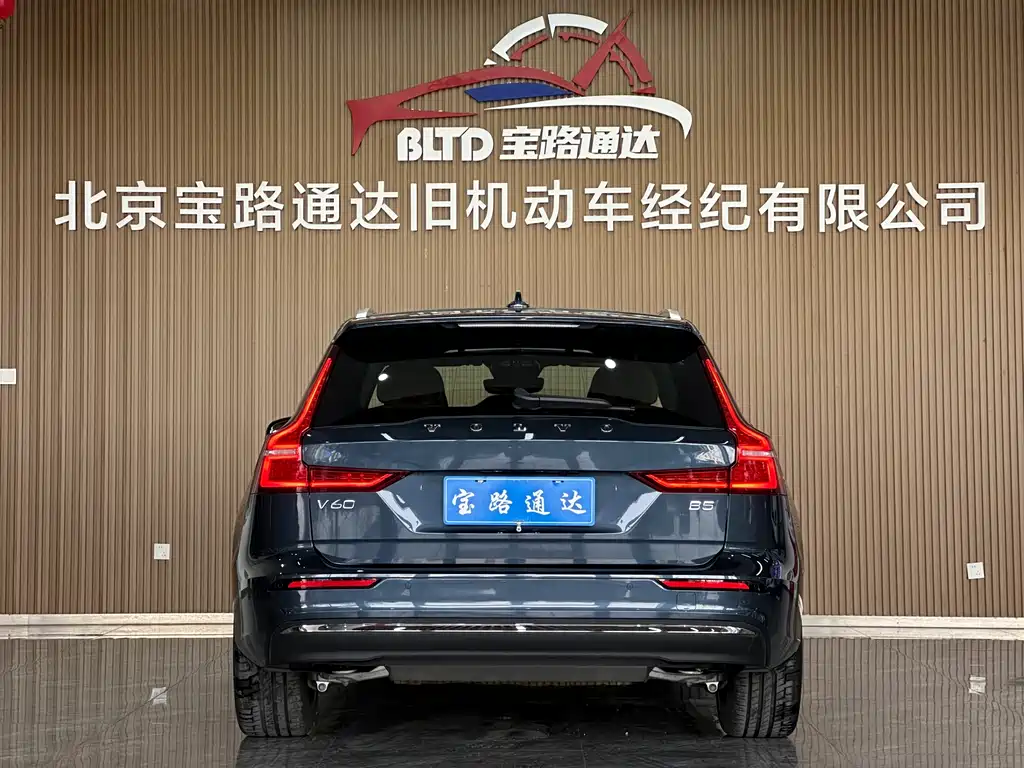 Volvo V60 2025