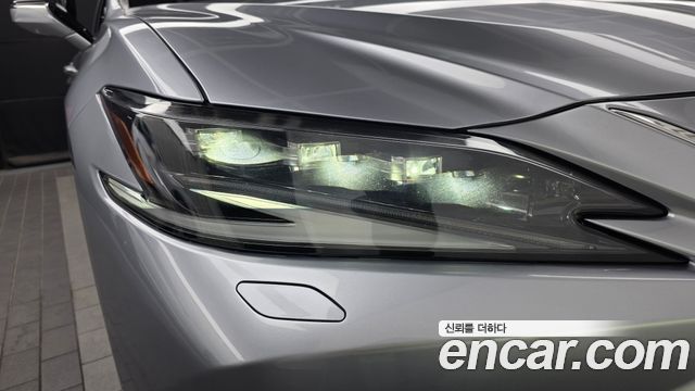 Lexus ES 2023