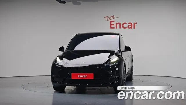 Tesla Model Y 2024