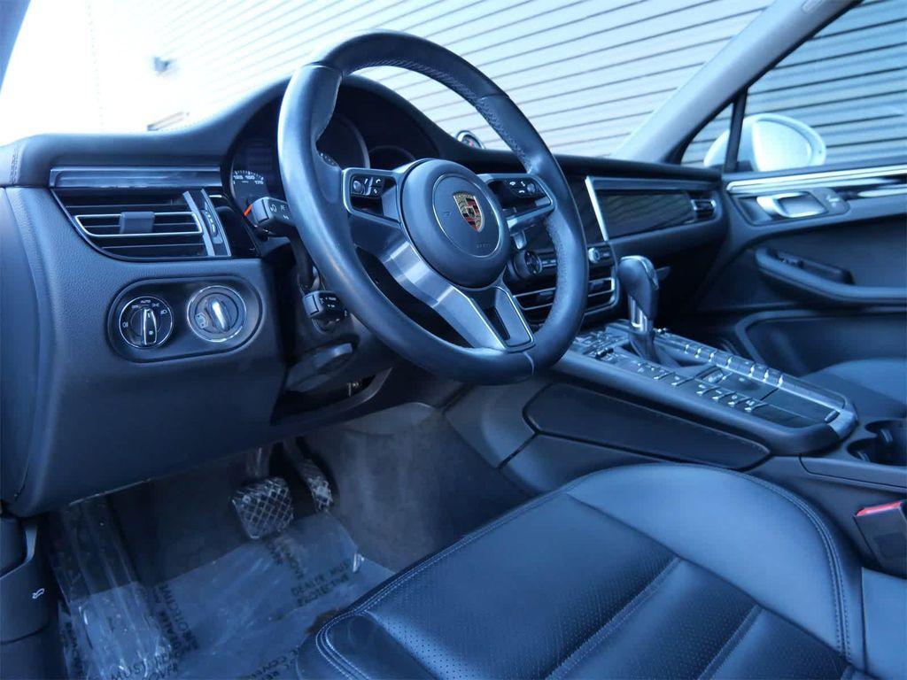 Porsche Macan 2021