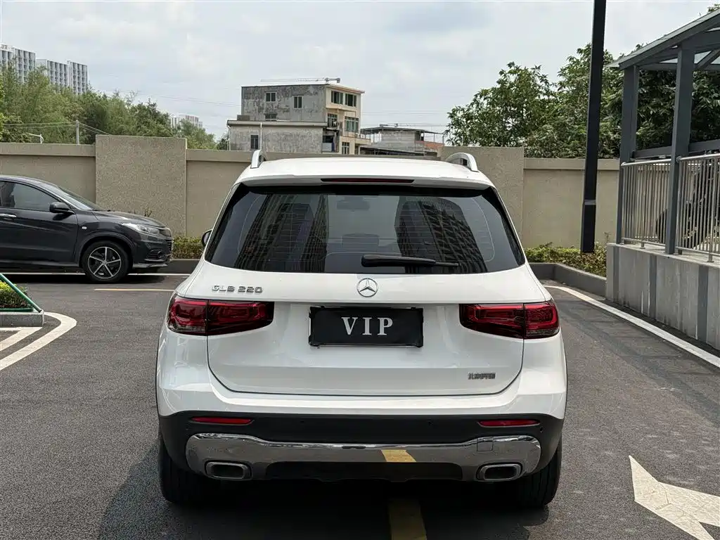Mercedes-Benz GLB 2023