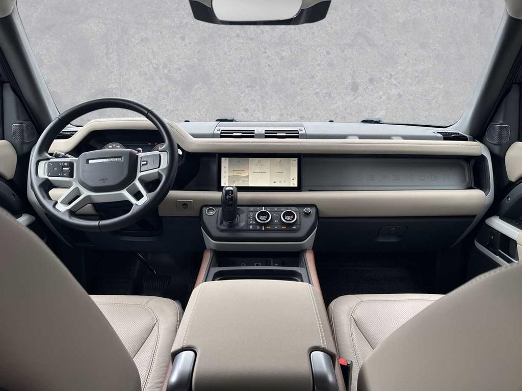 Land Rover Defender 2024