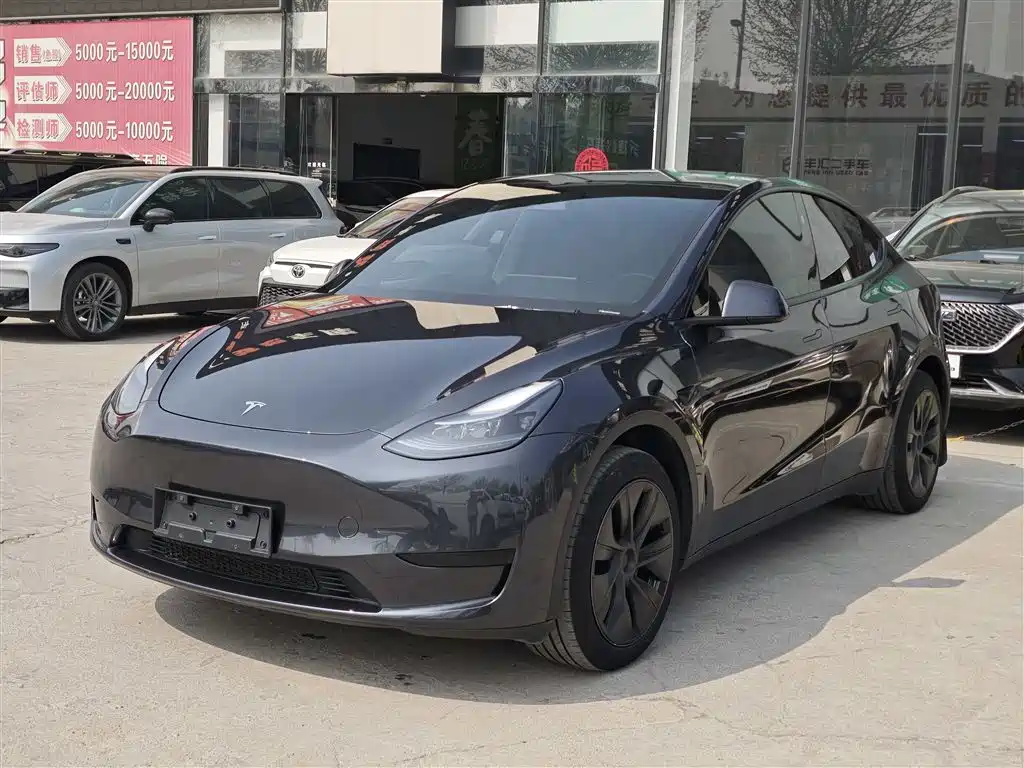 Tesla Model Y 2024