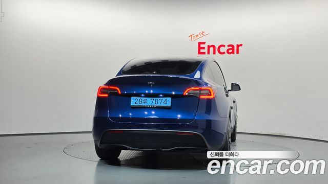 Tesla Model Y 2024
