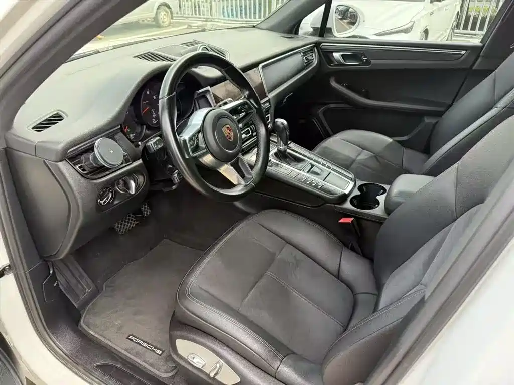 Porsche Macan 2021