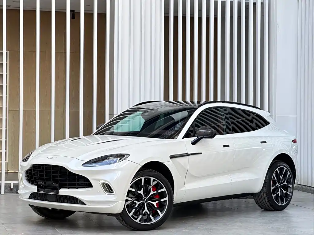 Aston Martin DBX 2021