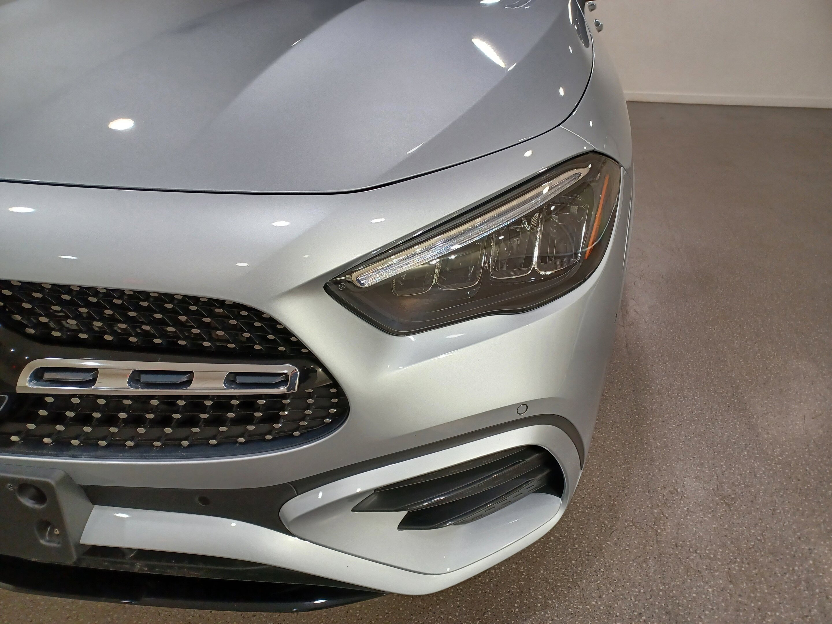 Mercedes-Benz GLA 2024