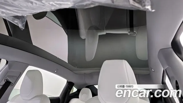 Tesla Model Y 2025