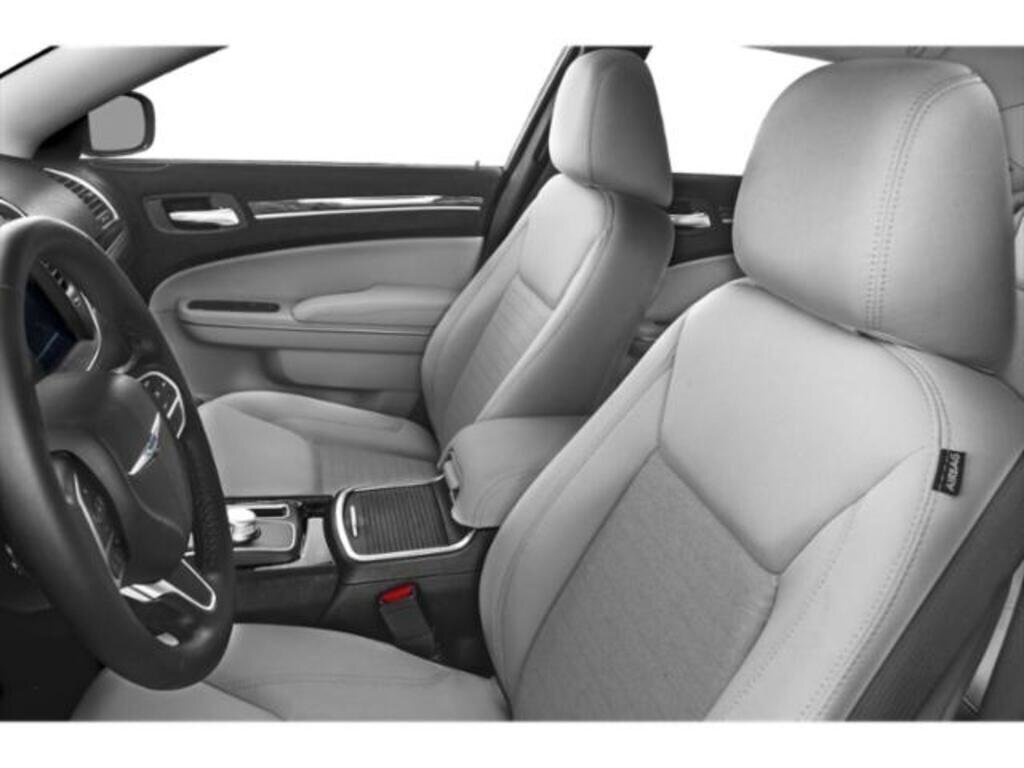 Chrysler 300 2023