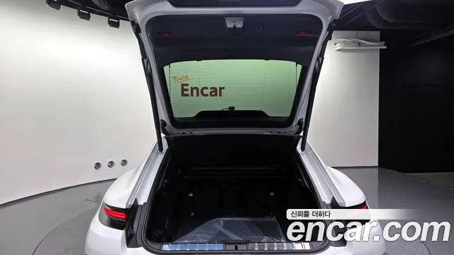 Porsche Panamera 2025