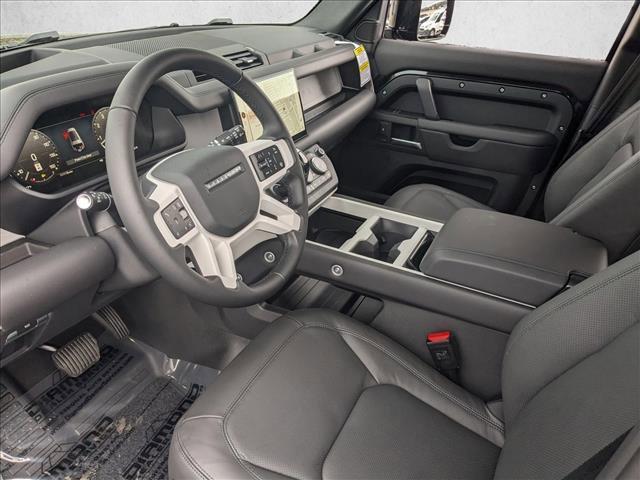 Land Rover Defender 2025