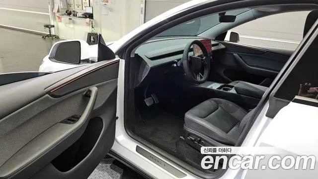 Tesla Model Y 2025