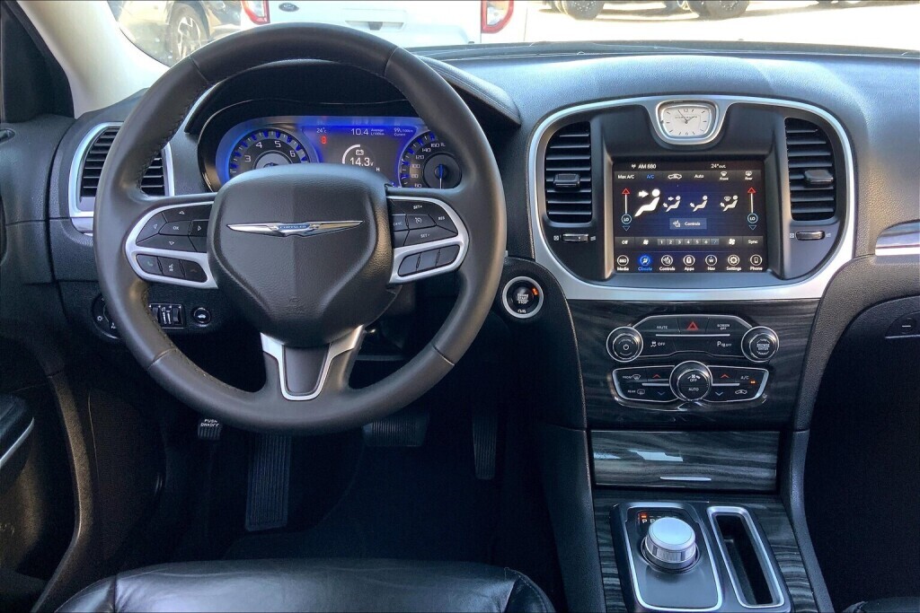 Chrysler 300 2022