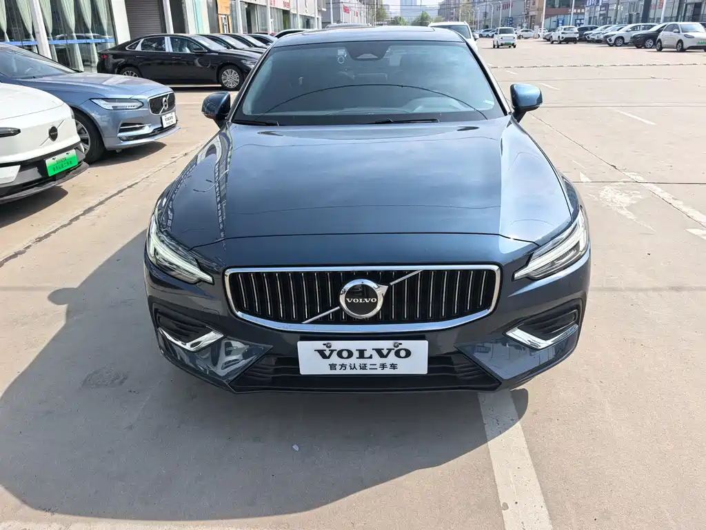 Volvo S60 2023