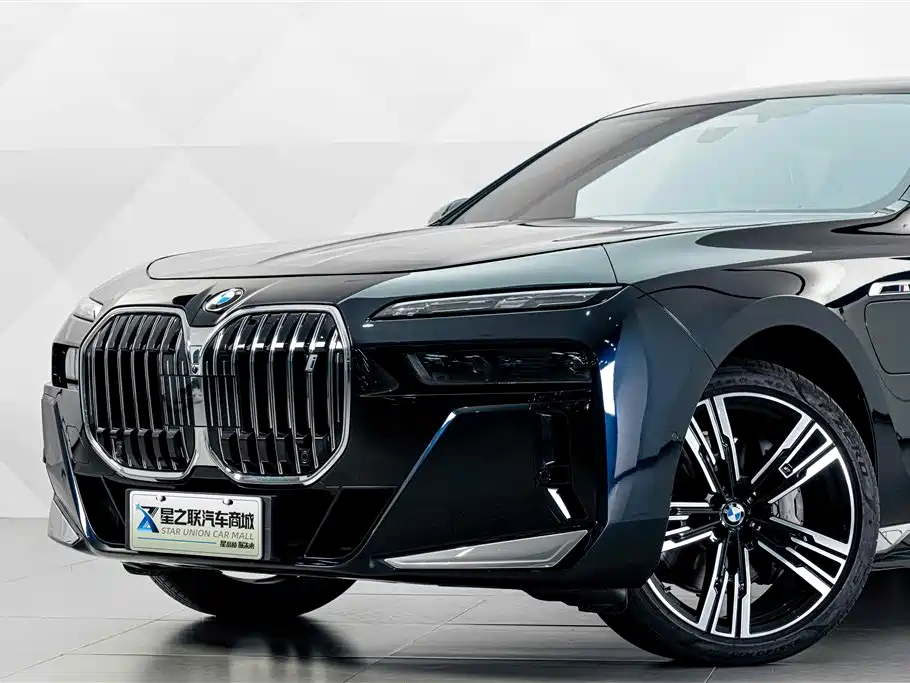 BMW i7 2025